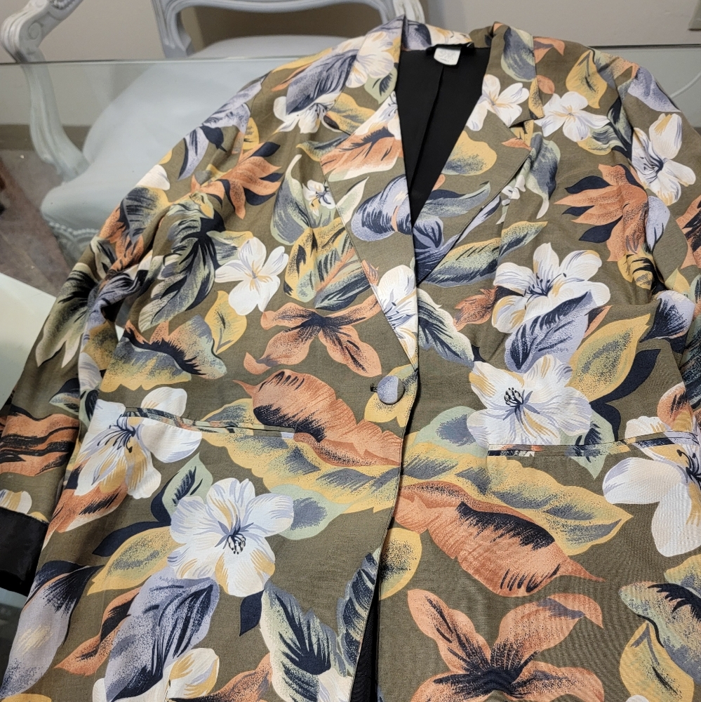 Michael K company Floral1980 floral olive green Hawaiian floral print shorts